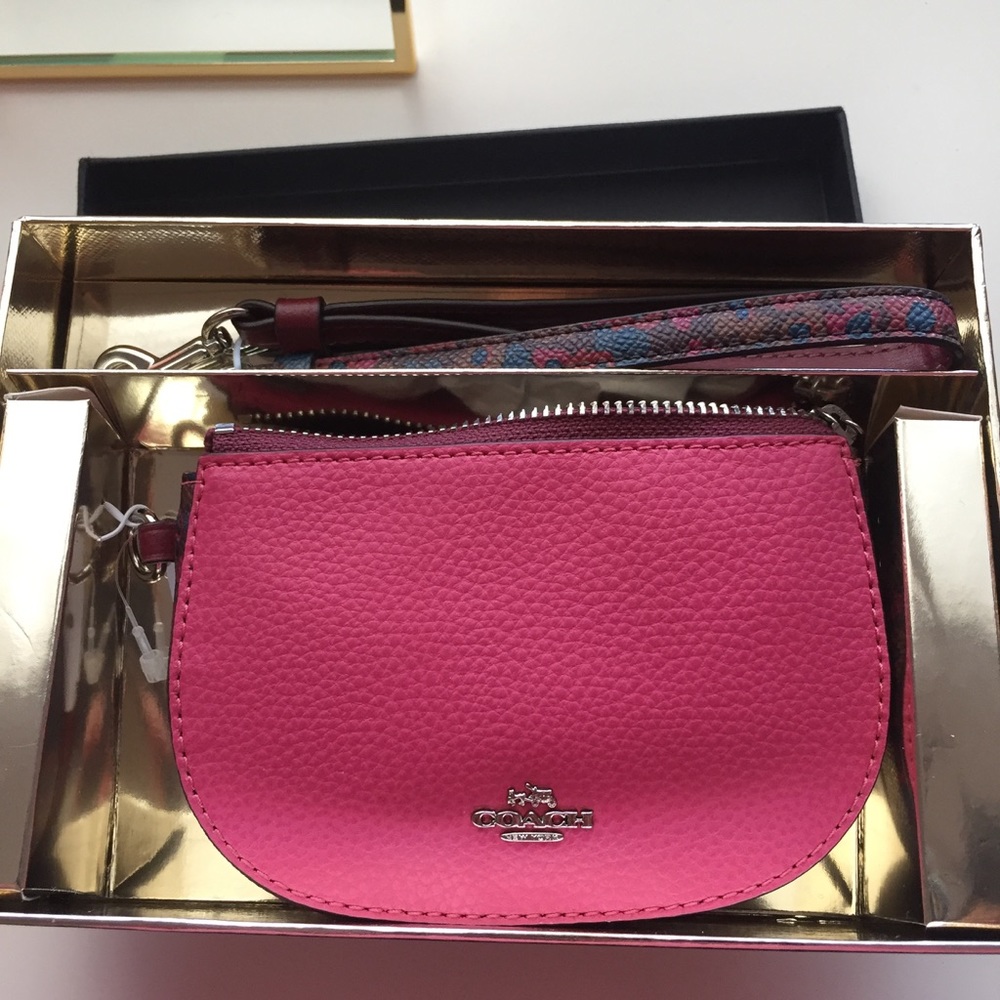 NWT COACH Small Magenta Wristlet